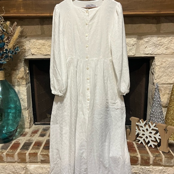 White Long-Sleeve Button-Front Maxi Dress with Eyelet Embroidery - Picture 4 of 11